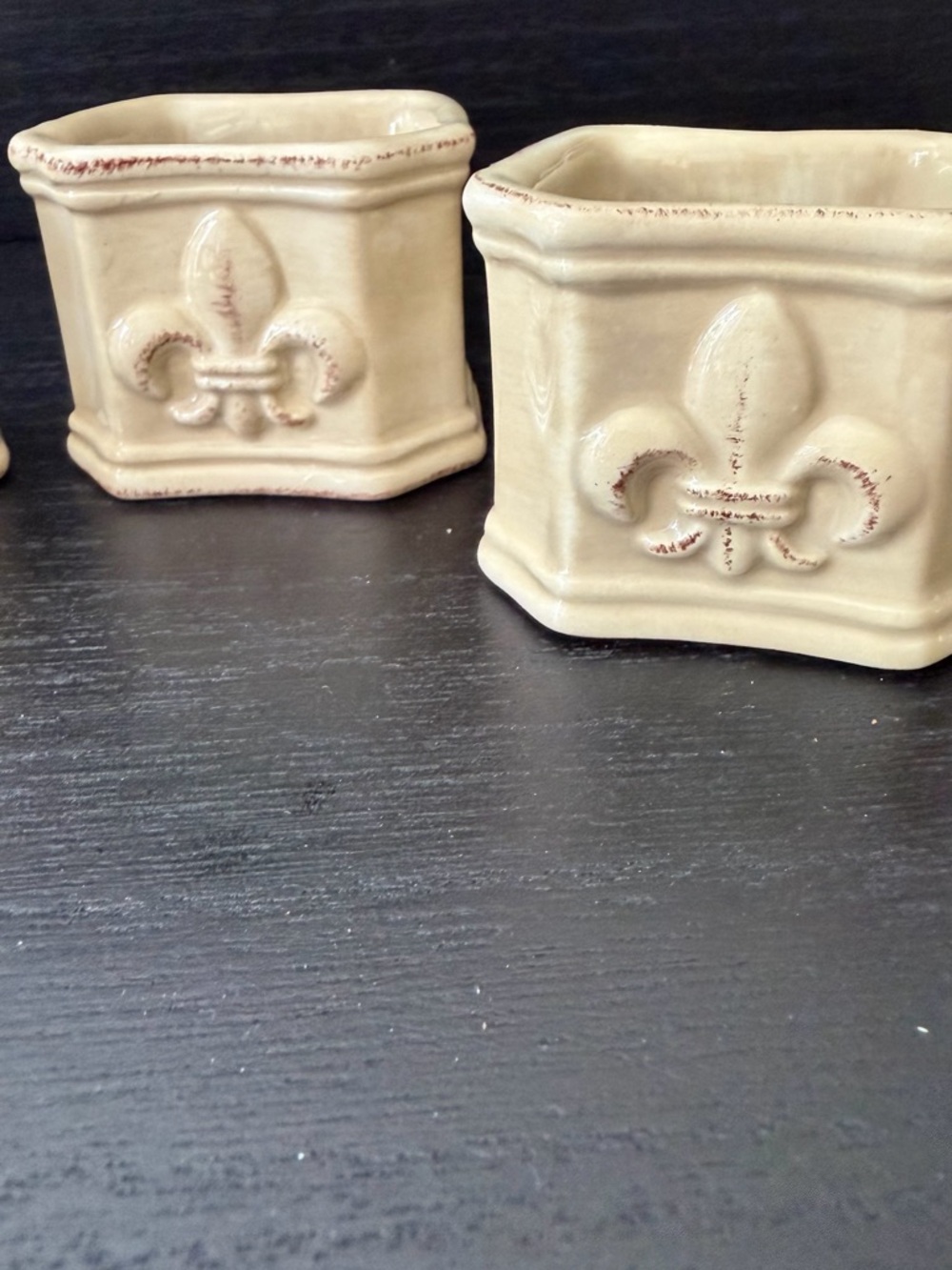 Artimino Beige Fleur-de-Lis Ceramic set of 4 napkin rings - Picture 7 of 12